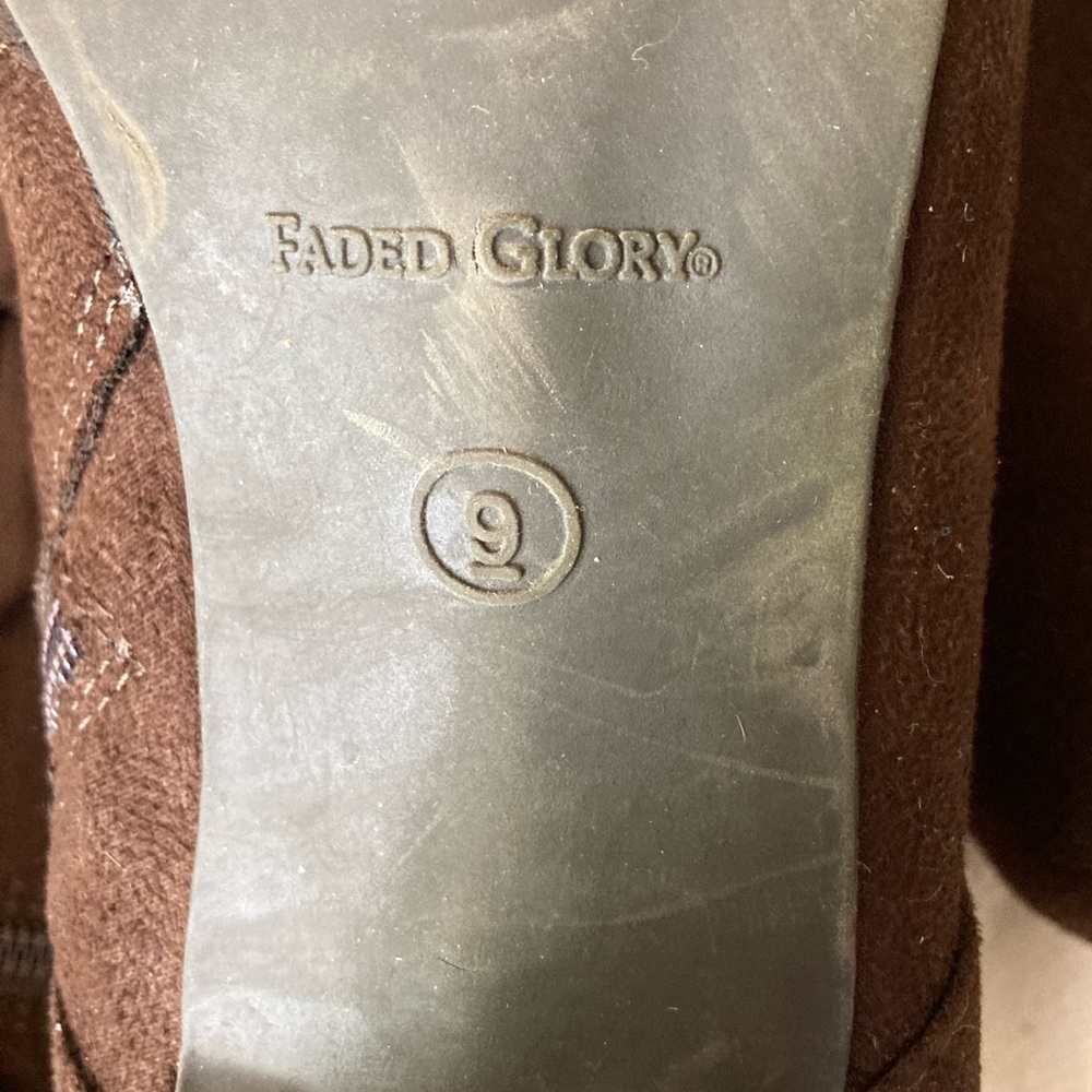 Boots - Picture 5 of 6